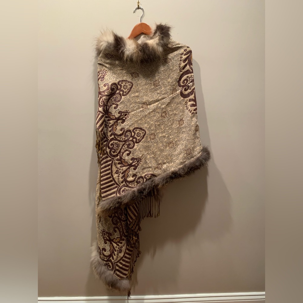 Pashmina wrap with fur trim